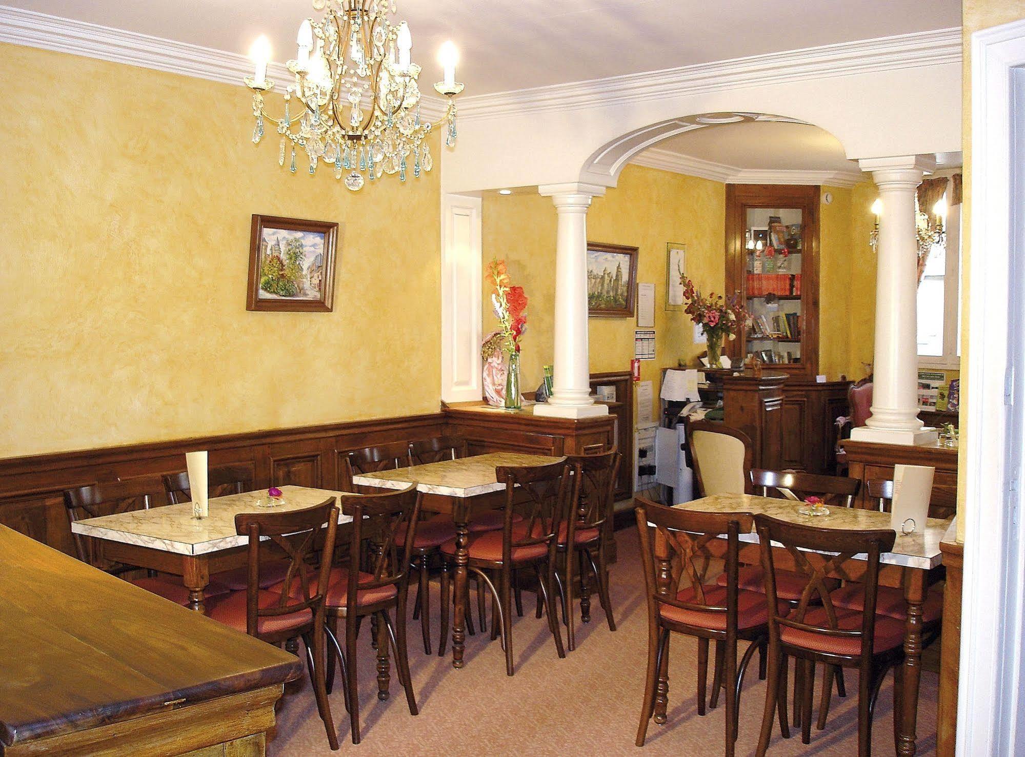 Hotel Du Chateau Витре Экстерьер фото